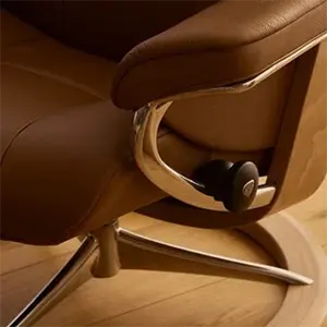 Détail des finitions et revêtements de canapés et fauteuils chez Meubles Mignot