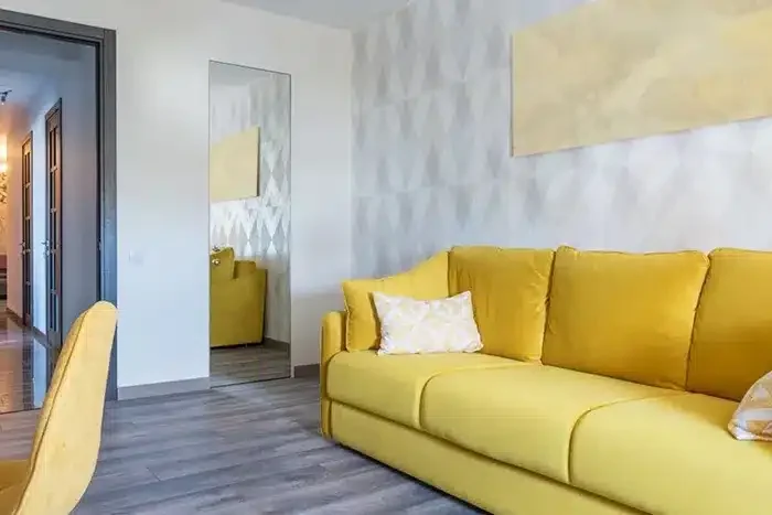 canape jaune vintage